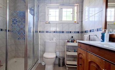 Estupenda casa clásica en venta 6D4B Amapolas entre Bilbao y Pocuro Barrio Las Flores a pasos colegios San Ignacio y San Gabriel, comercio, parques, locomoción