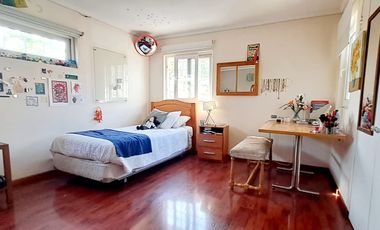 Estupenda casa clásica en venta 6D4B Amapolas entre Bilbao y Pocuro Barrio Las Flores a pasos colegios San Ignacio y San Gabriel, comercio, parques, locomoción