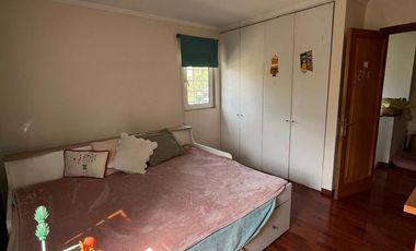 Estupenda casa clásica en venta 6D4B Amapolas entre Bilbao y Pocuro Barrio Las Flores a pasos colegios San Ignacio y San Gabriel, comercio, parques, locomoción