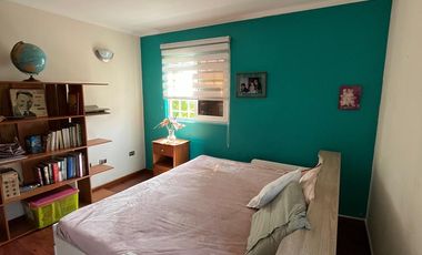 Estupenda casa clásica en venta 6D4B Amapolas entre Bilbao y Pocuro Barrio Las Flores a pasos colegios San Ignacio y San Gabriel, comercio, parques, locomoción