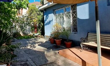 Estupenda casa clásica en venta 6D4B Amapolas entre Bilbao y Pocuro Barrio Las Flores a pasos colegios San Ignacio y San Gabriel, comercio, parques, locomoción