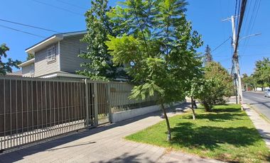 Estupenda casa clásica en venta 6D4B Amapolas entre Bilbao y Pocuro Barrio Las Flores a pasos colegios San Ignacio y San Gabriel, comercio, parques, locomoción