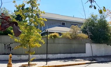 Estupenda casa clásica en venta 6D4B Amapolas entre Bilbao y Pocuro Barrio Las Flores a pasos colegios San Ignacio y San Gabriel, comercio, parques, locomoción