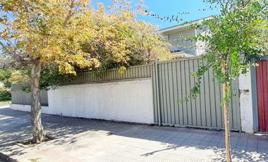 Estupenda casa clásica en venta 6D4B Amapolas entre Bilbao y Pocuro Barrio Las Flores a pasos colegios San Ignacio y San Gabriel, comercio, parques, locomoción