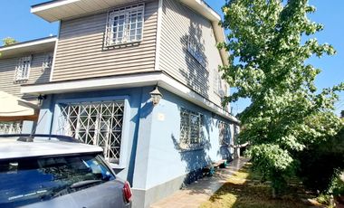 Estupenda casa clásica en venta 6D4B Amapolas entre Bilbao y Pocuro Barrio Las Flores a pasos colegios San Ignacio y San Gabriel, comercio, parques, locomoción