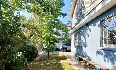 Estupenda casa clásica en venta 6D4B Amapolas entre Bilbao y Pocuro Barrio Las Flores a pasos colegios San Ignacio y San Gabriel, comercio, parques, locomoción