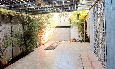 Estupenda casa clásica en venta 6D4B Amapolas entre Bilbao y Pocuro Barrio Las Flores a pasos colegios San Ignacio y San Gabriel, comercio, parques, locomoción