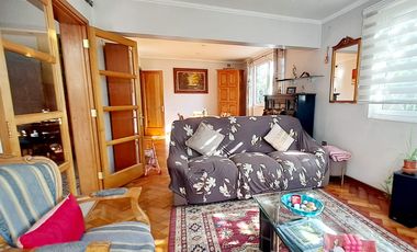 Estupenda casa clásica en venta 6D4B Amapolas entre Bilbao y Pocuro Barrio Las Flores a pasos colegios San Ignacio y San Gabriel, comercio, parques, locomoción