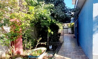 Estupenda casa clásica en venta 6D4B Amapolas entre Bilbao y Pocuro Barrio Las Flores a pasos colegios San Ignacio y San Gabriel, comercio, parques, locomoción