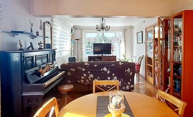 Estupenda casa clásica en venta 6D4B Amapolas entre Bilbao y Pocuro Barrio Las Flores a pasos colegios San Ignacio y San Gabriel, comercio, parques, locomoción