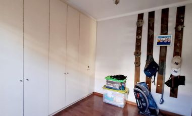 Estupenda casa clásica en venta 6D4B Amapolas entre Bilbao y Pocuro Barrio Las Flores a pasos colegios San Ignacio y San Gabriel, comercio, parques, locomoción