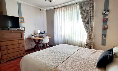 Estupenda casa clásica en venta 6D4B Amapolas entre Bilbao y Pocuro Barrio Las Flores a pasos colegios San Ignacio y San Gabriel, comercio, parques, locomoción