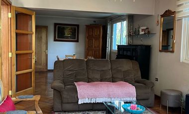 Estupenda casa clásica en venta 6D4B Amapolas entre Bilbao y Pocuro Barrio Las Flores a pasos colegios San Ignacio y San Gabriel, comercio, parques, locomoción