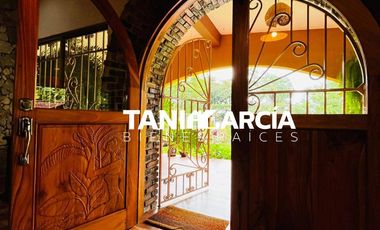 Vendo Finca de 2,400 m2 de terreno con casa estilo mexicana en Fortín.