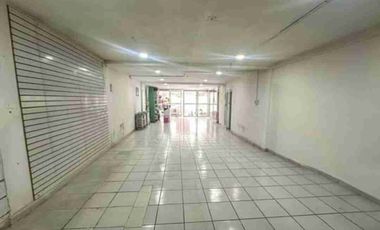 Se renta local amplio en zona transitada de Metepec, Pilares, Estado De México