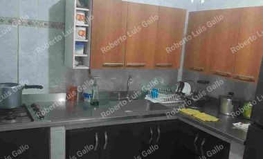 Vendo casa 2o. piso y apto trasero en villa hermosa