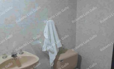 Vendo casa 2o. piso y apto trasero en villa hermosa