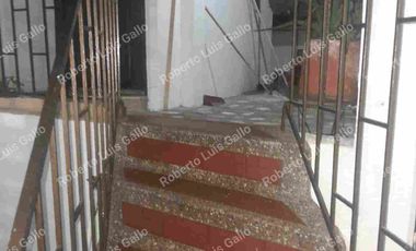 Vendo casa 2o. piso y apto trasero en villa hermosa