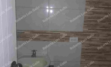 Vendo casa 2o. piso y apto trasero en villa hermosa