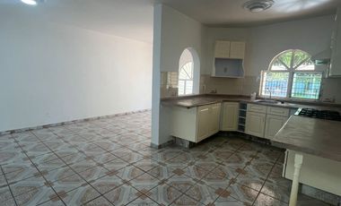 BONITA CASA EN VENTA JARDINES DEL VALLE ZAPOPAN