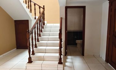 CASA RESIDENCIAL EN RENTA - URUAPAN MICH.