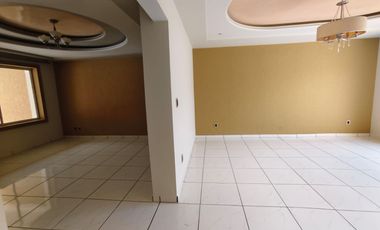 CASA RESIDENCIAL EN RENTA - URUAPAN MICH.