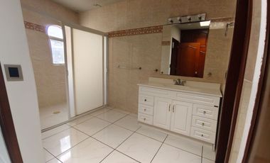 CASA RESIDENCIAL EN RENTA - URUAPAN MICH.