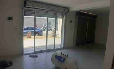 Se renta local amplio cerca de av lerma alturas de los Castaños, Metepec, Estado De México