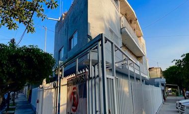 CASA CON USO DE SUELO MIXTO EN LA COLONIA SAN VICENTE