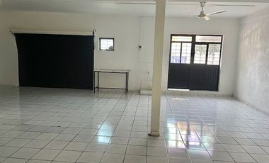 CASA CON USO DE SUELO MIXTO EN LA COLONIA SAN VICENTE