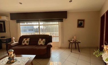 CASA CON USO DE SUELO MIXTO EN LA COLONIA SAN VICENTE