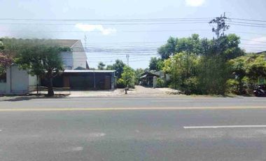 Tanah Lahan Luas Pinggir Jalan Raya Colomadu Solo Strategis