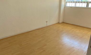 Renta oficinas, diferentes medidas y distribución. Sobre Av. Juárez