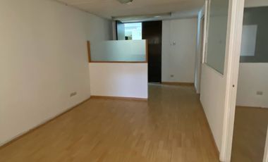 Renta oficinas, diferentes medidas y distribución. Sobre Av. Juárez