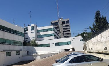 Renta oficinas, diferentes medidas y distribución. Sobre Av. Juárez