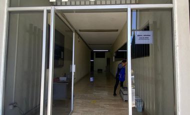 Renta oficinas, diferentes medidas y distribución. Sobre Av. Juárez