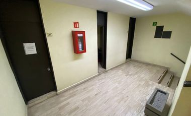 Renta oficinas, diferentes medidas y distribución. Sobre Av. Juárez