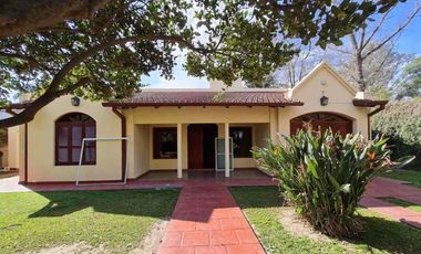 Venta propiedad exclusiva de categoría en Santo Tomé con piscina, quincho y cochera