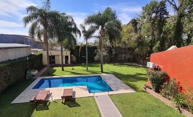 Venta propiedad exclusiva de categoría en Santo Tomé con piscina, quincho y cochera