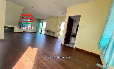 บ้านเดี่ยว เนื้อที่ 102 ตร.ว. โครงการ ดิเออเบิร์น รังสิต-นครนายก คลอง 15 ใกล้ปั้ม ปตท.คลอง 15 ถนนรังสิต-นครนายก ตำบลคลองใหญ่ อำเภอองครักษ์ นครนายก