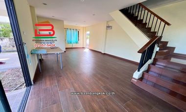 บ้านเดี่ยว เนื้อที่ 102 ตร.ว. โครงการ ดิเออเบิร์น รังสิต-นครนายก คลอง 15 ใกล้ปั้ม ปตท.คลอง 15 ถนนรังสิต-นครนายก ตำบลคลองใหญ่ อำเภอองครักษ์ นครนายก
