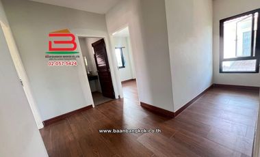 บ้านเดี่ยว เนื้อที่ 102 ตร.ว. โครงการ ดิเออเบิร์น รังสิต-นครนายก คลอง 15 ใกล้ปั้ม ปตท.คลอง 15 ถนนรังสิต-นครนายก ตำบลคลองใหญ่ อำเภอองครักษ์ นครนายก