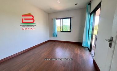 บ้านเดี่ยว เนื้อที่ 102 ตร.ว. โครงการ ดิเออเบิร์น รังสิต-นครนายก คลอง 15 ใกล้ปั้ม ปตท.คลอง 15 ถนนรังสิต-นครนายก ตำบลคลองใหญ่ อำเภอองครักษ์ นครนายก