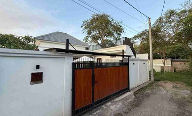 Dijual Villa Baru Modern Tropis Dekat Dyatmika