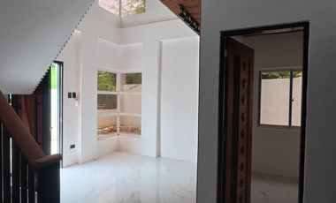 R1306 - Villa Esmeralda, San Lorenzo Royale DCD 3BR House and Lot for Sale