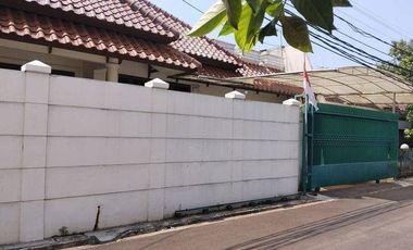 Rumah Hoek di Taman Gandaria Indah, Dekat MRT Haji Nawi dan PIM
