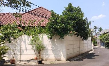 Rumah Hoek di Taman Gandaria Indah, Dekat MRT Haji Nawi dan PIM