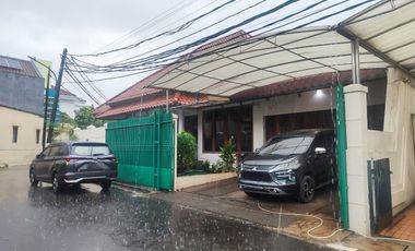 Rumah Hoek di Taman Gandaria Indah, Dekat MRT Haji Nawi dan PIM