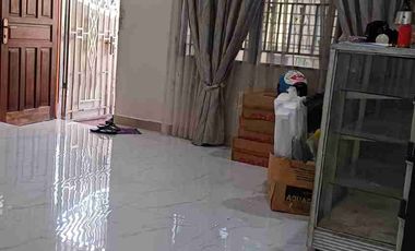 Rumah terawat dan lingkungan tenang 2 lantai kota Pontianak