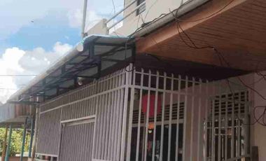 Rumah terawat dan lingkungan tenang 2 lantai kota Pontianak